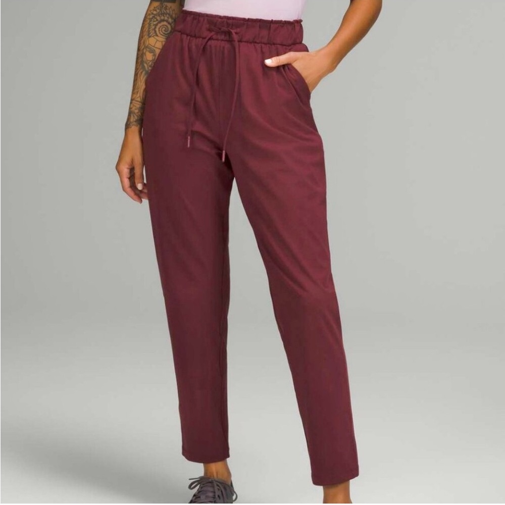 BNWOT Lululemon Keep moving pant in Red merlot 6 7/8 length